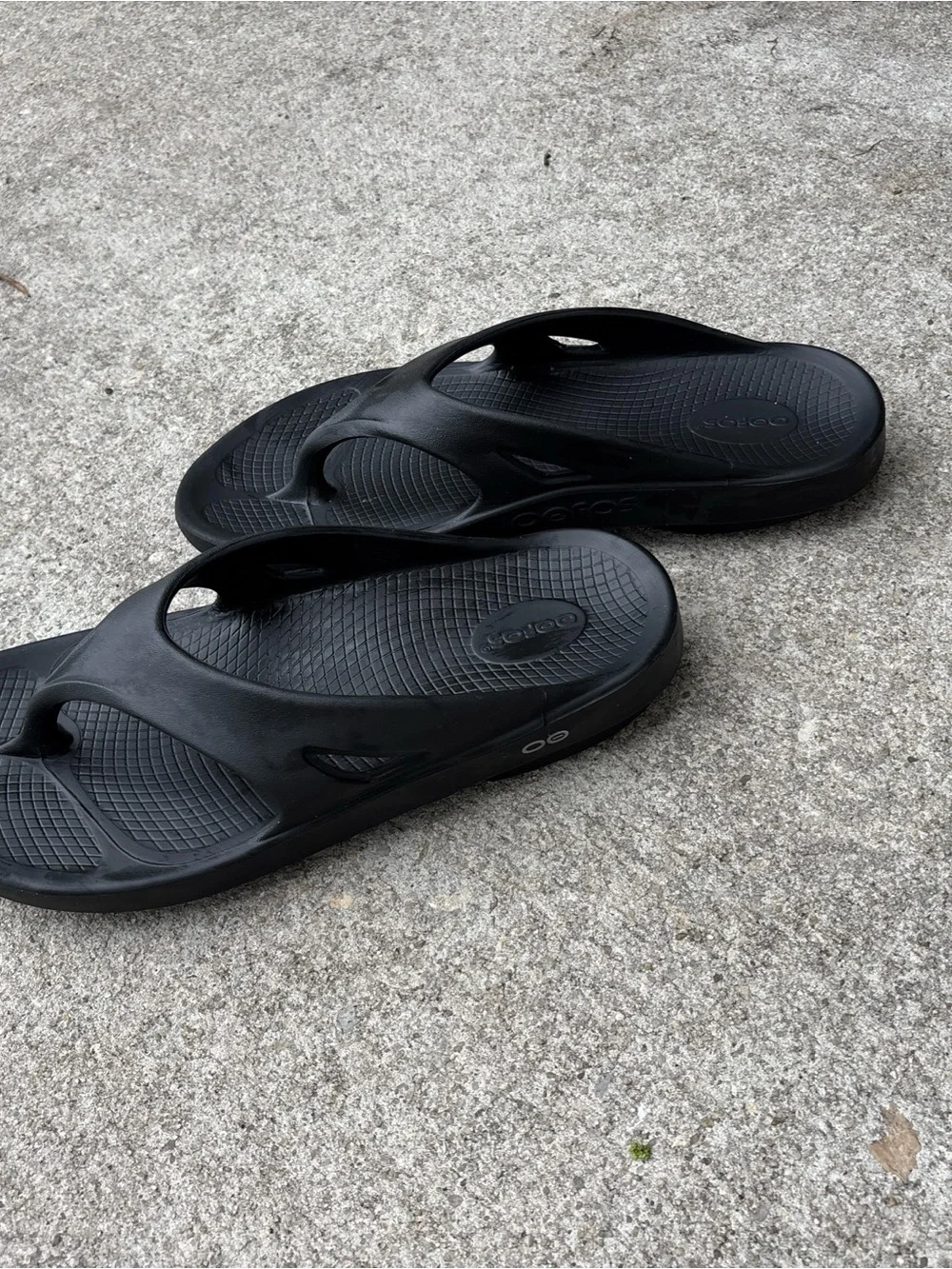 OOFOS Black Men’s Recovery Flip-Flops